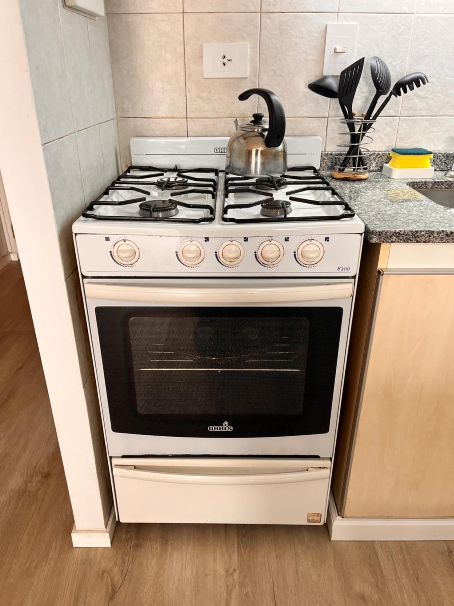 Apartamento Calido Y Amplio En Recoleta A 100mts Av Cordoba Y Callao